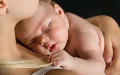 “Los brazos” son una necesidad básica del bebé, como dormir o comer.