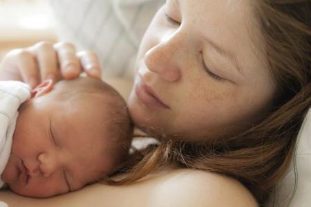 Tres razones para evitar las visitas tras el parto